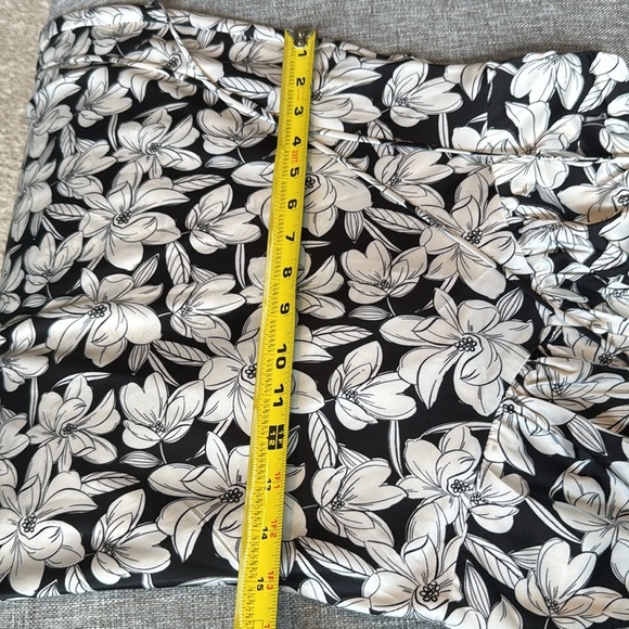 Nicole Miller Monochrome Floral Midi Dress - Picture 12 of 13